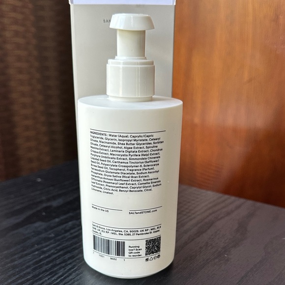 Santal & Vetiver Salt & Stone Body Lotion - Picture 9 of 10
